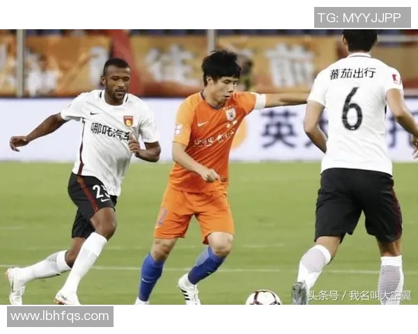 申花与华夏幸福激战正酣刘越展现卓越球技引发球迷热议